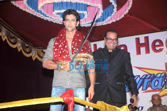 hrithik roshan graces dandiya at vile parle 2