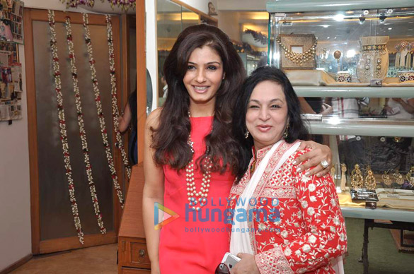 launch of raveena tandon roopa voras store rr 5