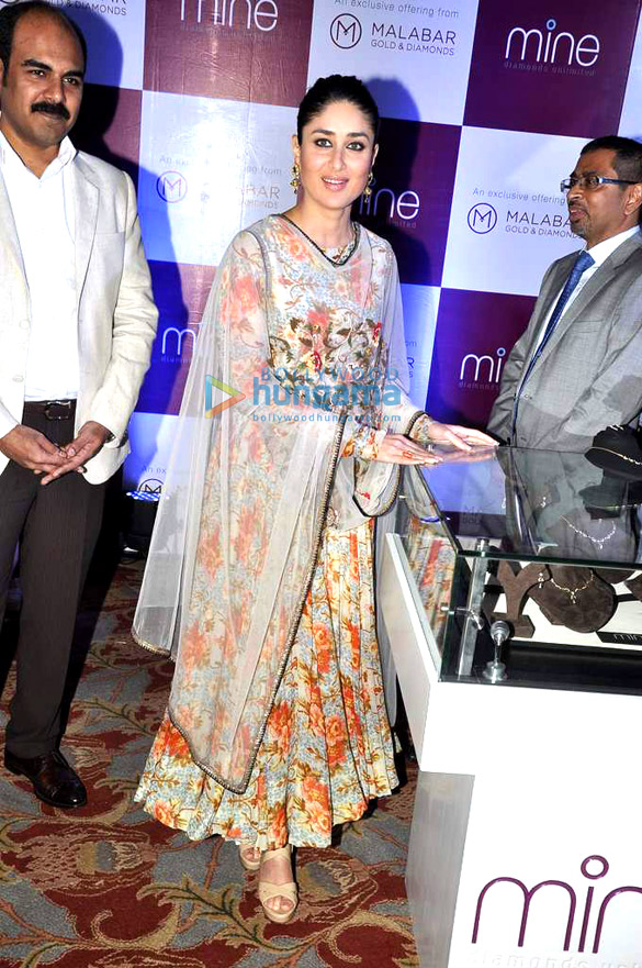 kareena at the launch of malabars online jewellery shop 5