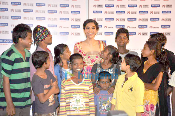 sonam kapoor at 15th mumbai film festival 3