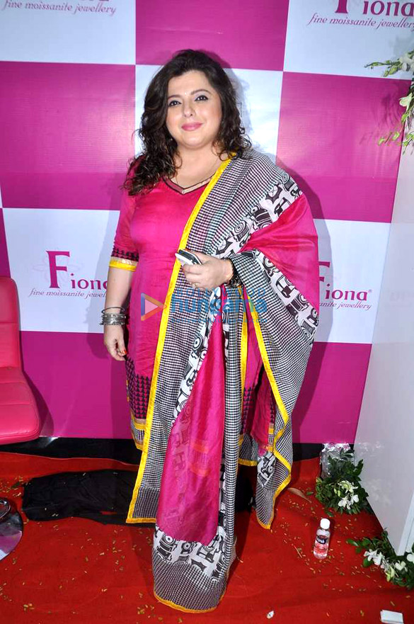 mugdha at the launch of fiona jewels 4