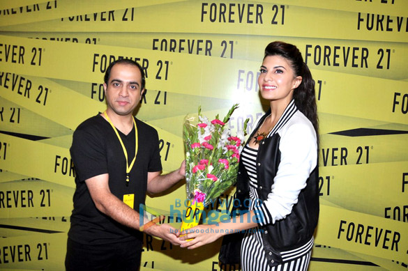 jacqueline inaugurates the forever 21 store in thane 5