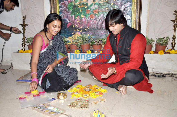 vivek oberoi celebrates diwali with wife 5