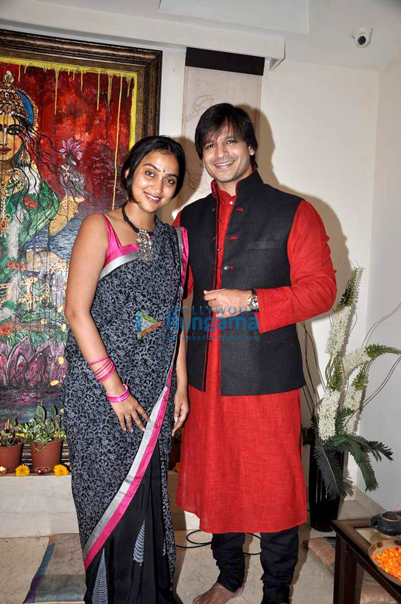 vivek oberoi celebrates diwali with wife 7