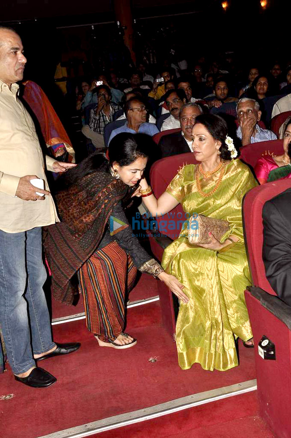 hema malini launches her devotional album soundaryalahari 6
