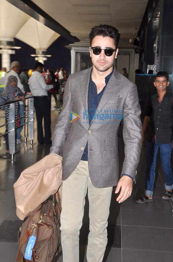 saif kareena imran snapped at the airport 10