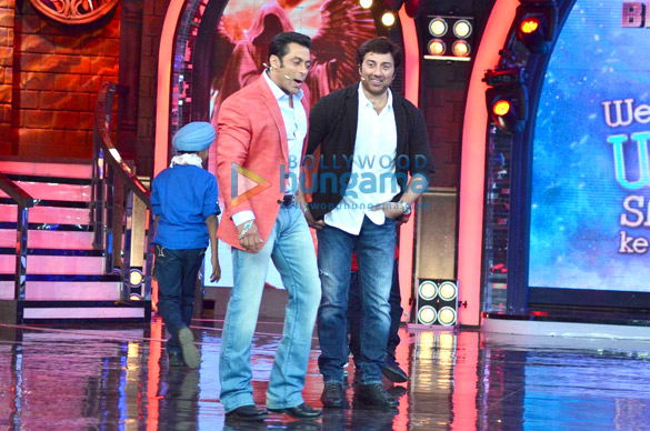 sunny deol promotes singh saab the great on bigg boss 7 11