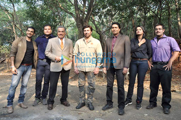 promotion of singh saab the great on the sets of cid 2