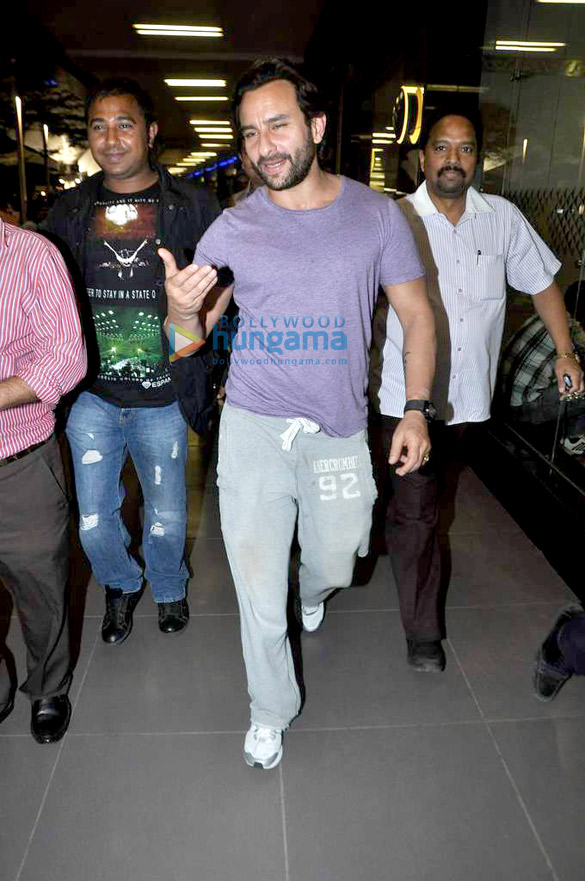saif snapped at the airport 4