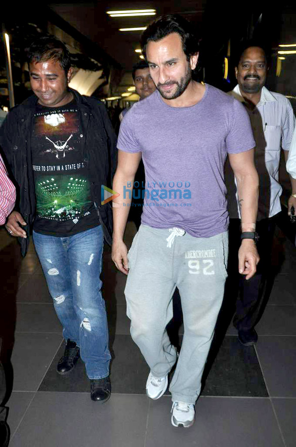 saif snapped at the airport 2