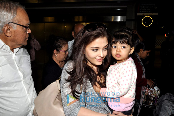aishwarya rai snapped with aaradhya and her parents 5