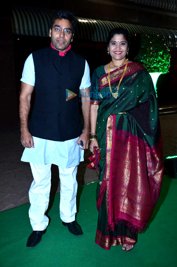 bachchans shahrukh akshay grace vishesh bhatts wedding reception 47