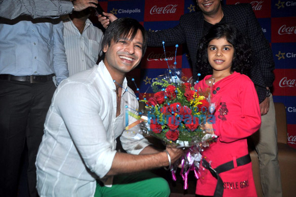 vivek oberoi at the special screening of krrish 3 for kids 4