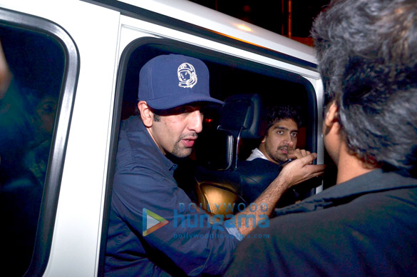 ranbir kapoor snapped outside olive 4