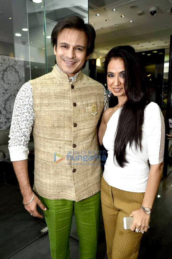 vivek oberoi launches shaina ncs new collection for gehna 5