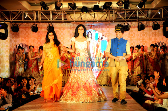 shilpa shetty walks for rohhit vermas show for marigold watches 3