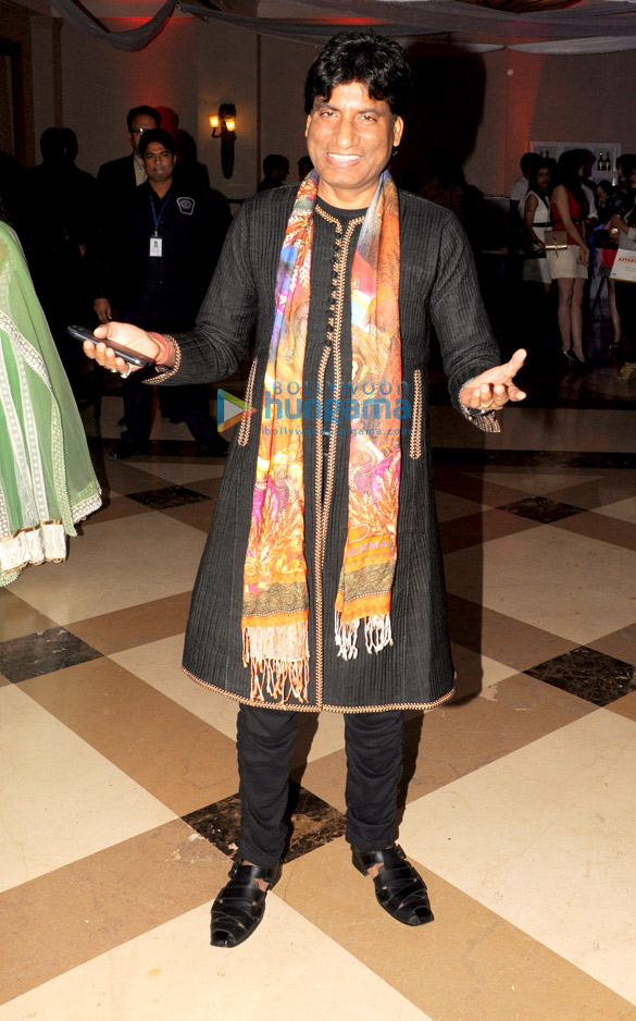 shilpa shetty walks for rohhit vermas show for marigold watches 32