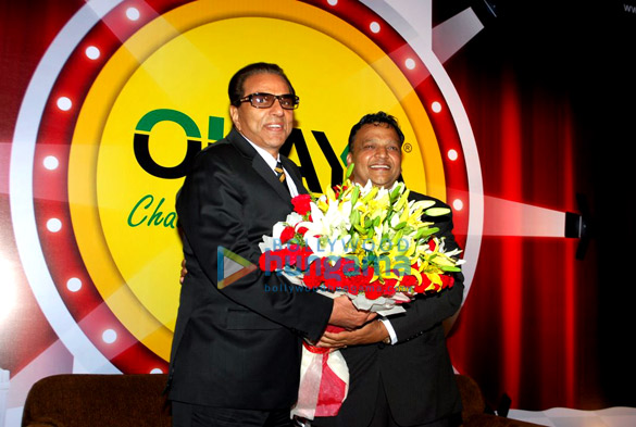 dharmendra receives okaya award for lifetime achievement 2