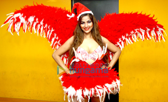 tanisha singhs photo shoot in santa look 6