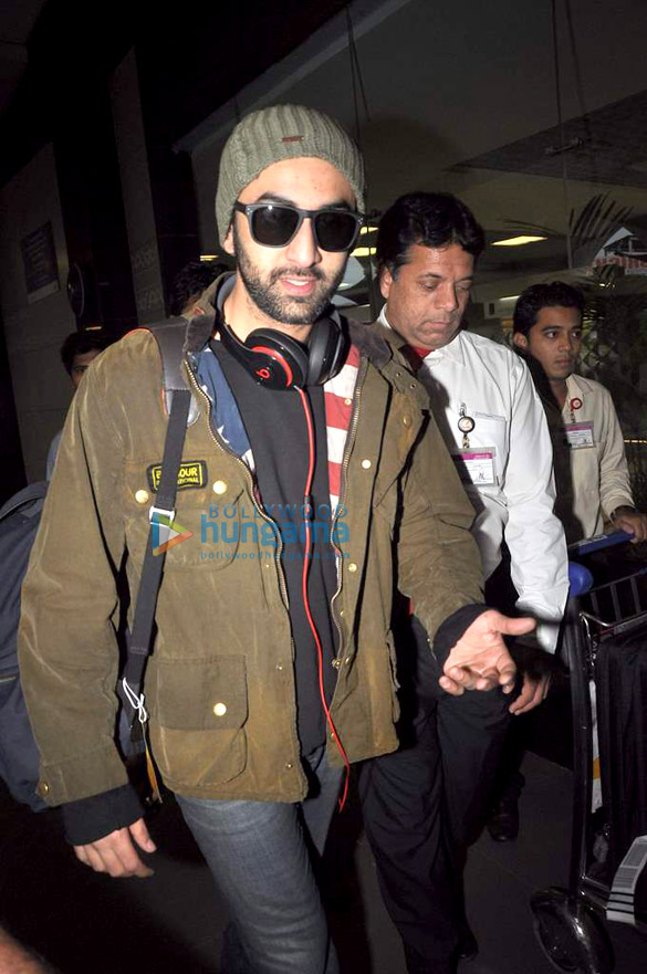 ranbir others snapped at the airport 2