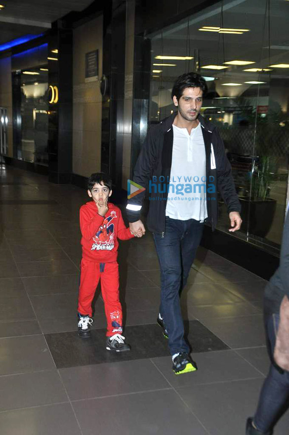celebs snapped with their kids at the airport 6