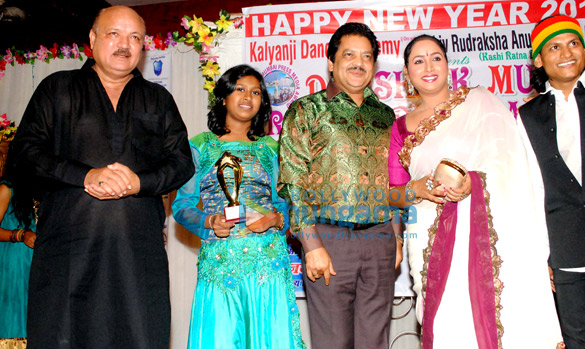 sanchiti sakat got her first award for singing aamchi mumbai song 2