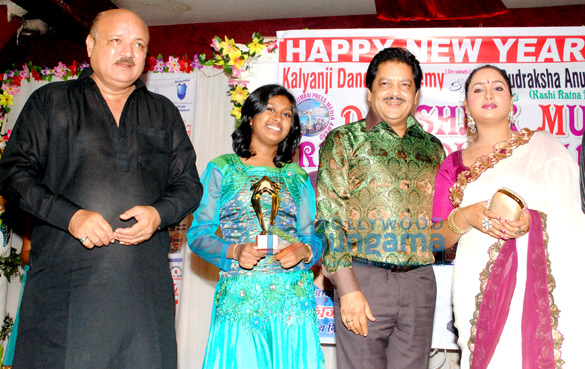 sanchiti sakat got her first award for singing aamchi mumbai song 3