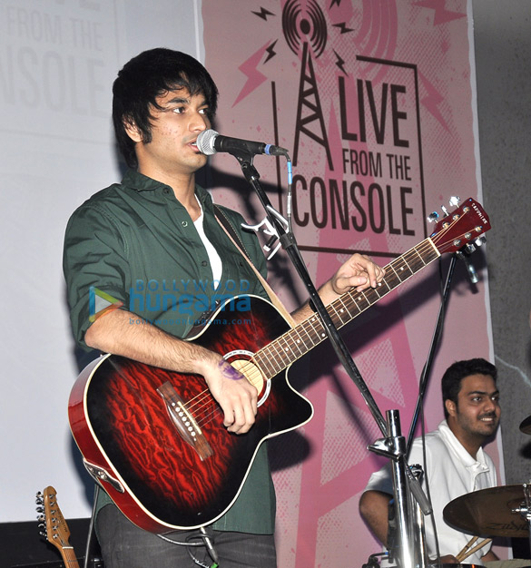 siddhant bhosle performs at mehboob studios 2