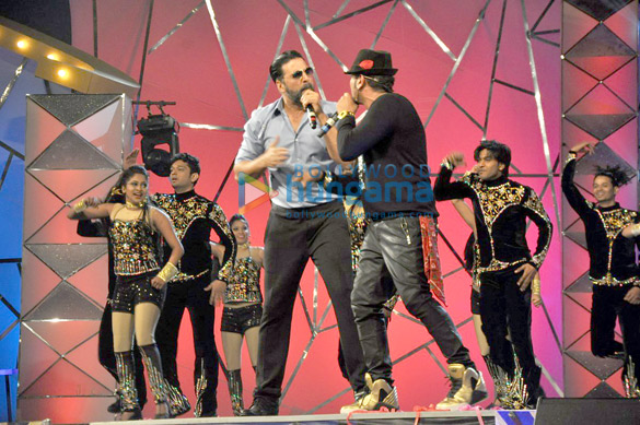 bollywood celebs at umang police show 2014 3