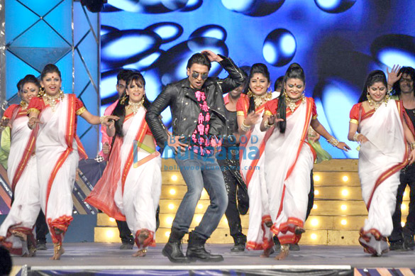 bollywood celebs at umang police show 2014 5