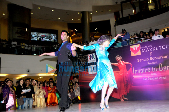 sandip soparrkar performs at phoenix marketcity kurla 6