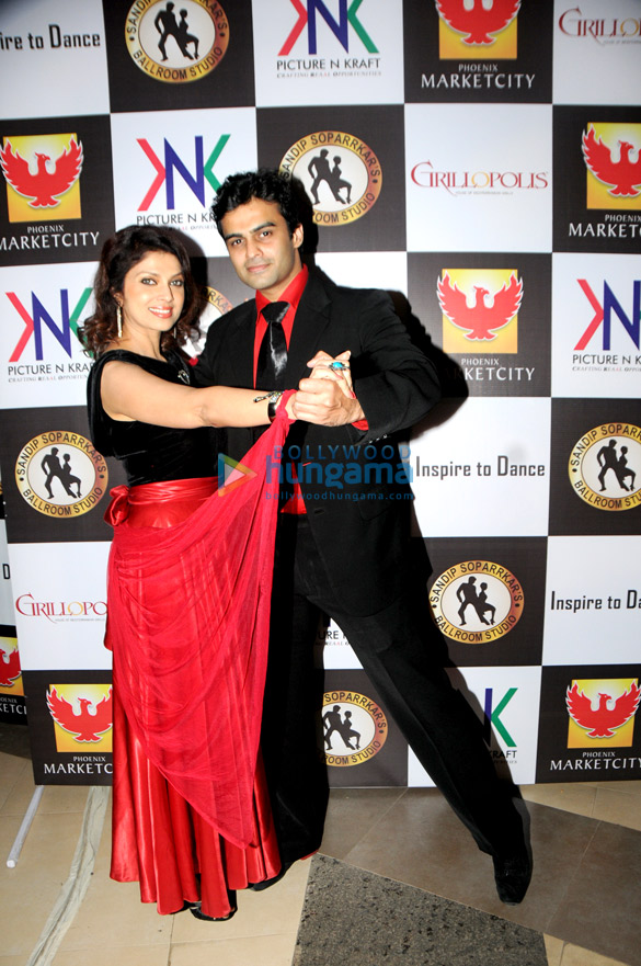 sandip soparrkar performs at phoenix marketcity kurla 9