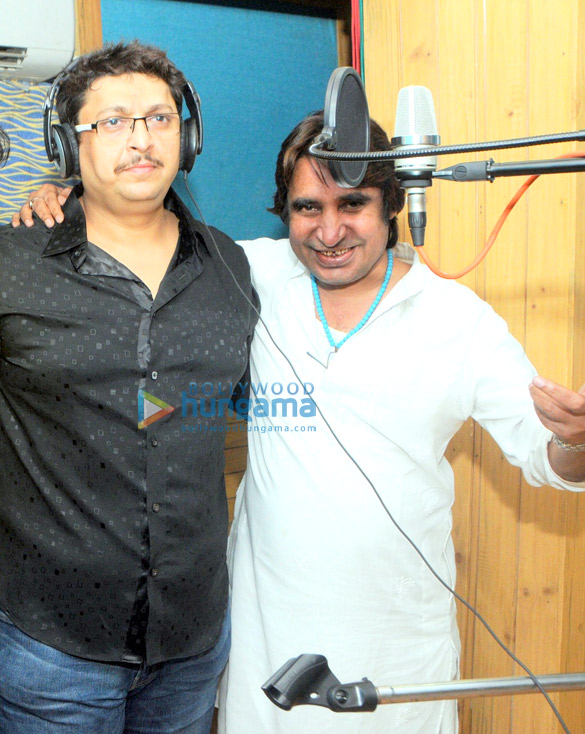 sanjay bedia turns singer for chahiye thoda pyaar thoda pyaar chahiye 7