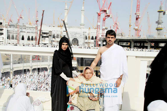 veena malik on a religious trip to mecca 7