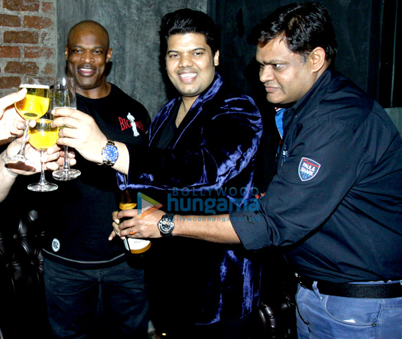 prabodh davkhare kept party for ronnie colemans visit in india 4