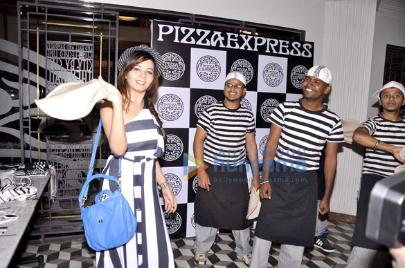 celebs at pizza express event 11