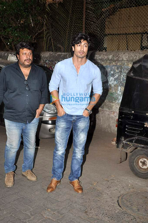 prachi vidyut attend gaurav boses art exhibition 8