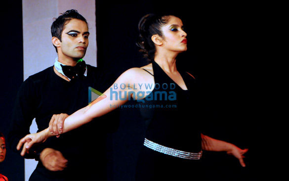 udita graces the performances by smilie suri amit dholawat at dance central 5