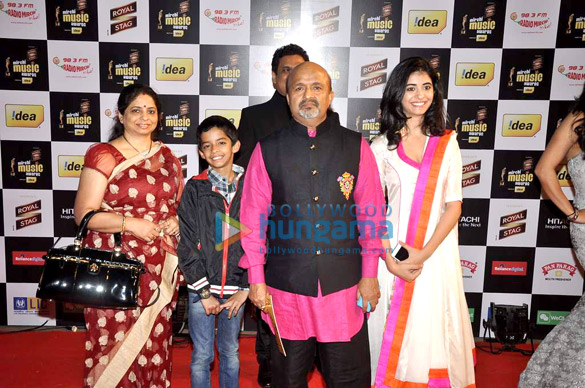 shahrukh madhuri varun grace mirchi music awards 50