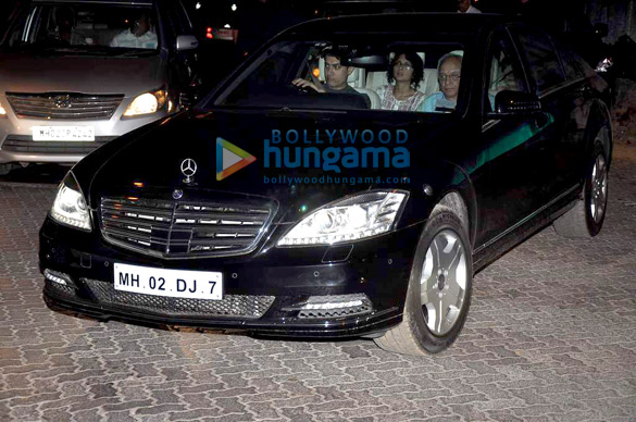 aamir snapped driving his new mercedes s class in mumbai 3