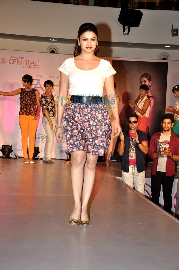 prachi desai walks the ramp at central fashion showcase 3
