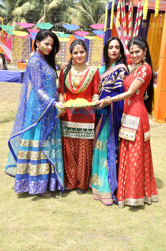 tv celebs shoot special episode for holi 2
