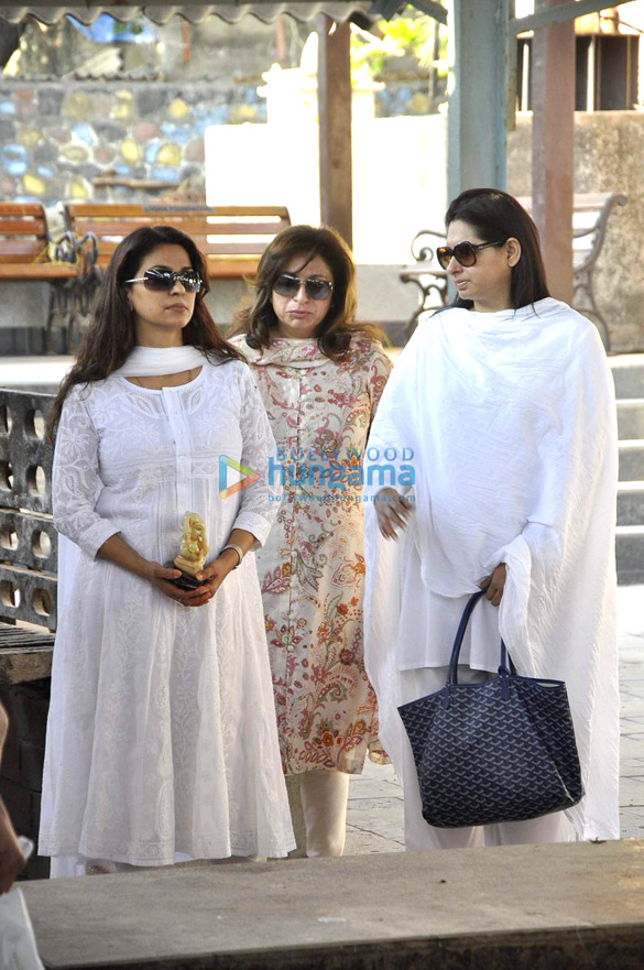 celebs attend bobby chawlas funeral 9