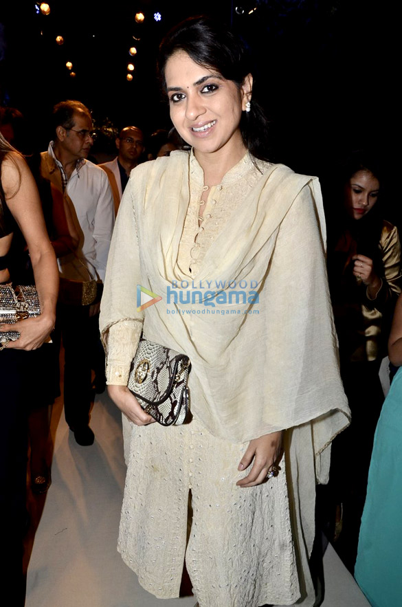 sonakshi kajol kangna walk at lfw 2014 opening 23