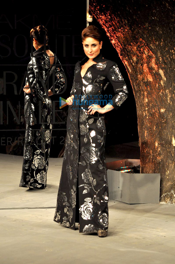 kareena walks for rajesh pratap singh at lfw 2014 2