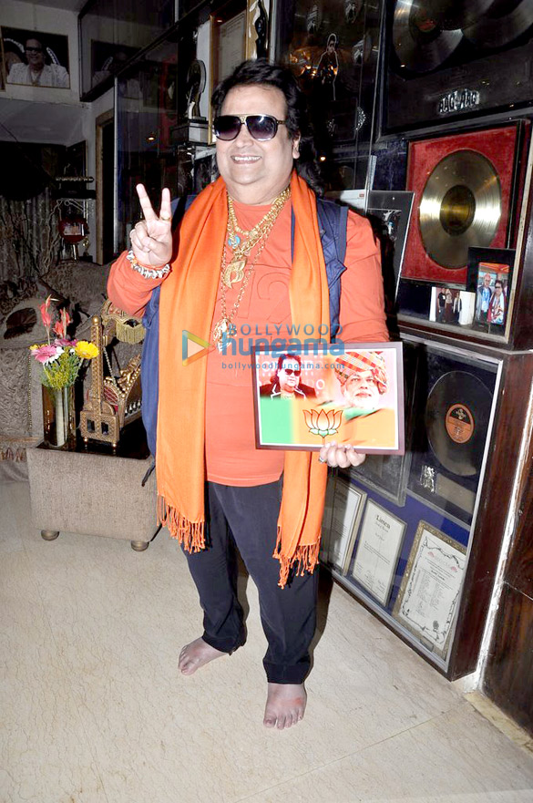 bappi lahiri shows his support for bjp at home 3