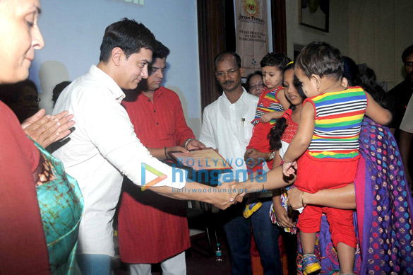 aamir khan interacts with kem hospitals doctors patients 12