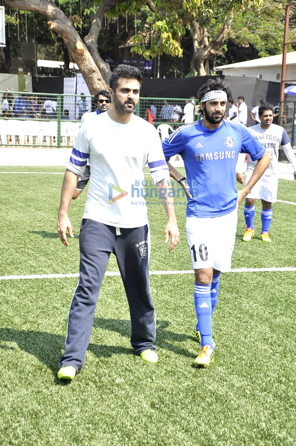 ranbir kapoor abhishek bachchan at all stars football charity match 17