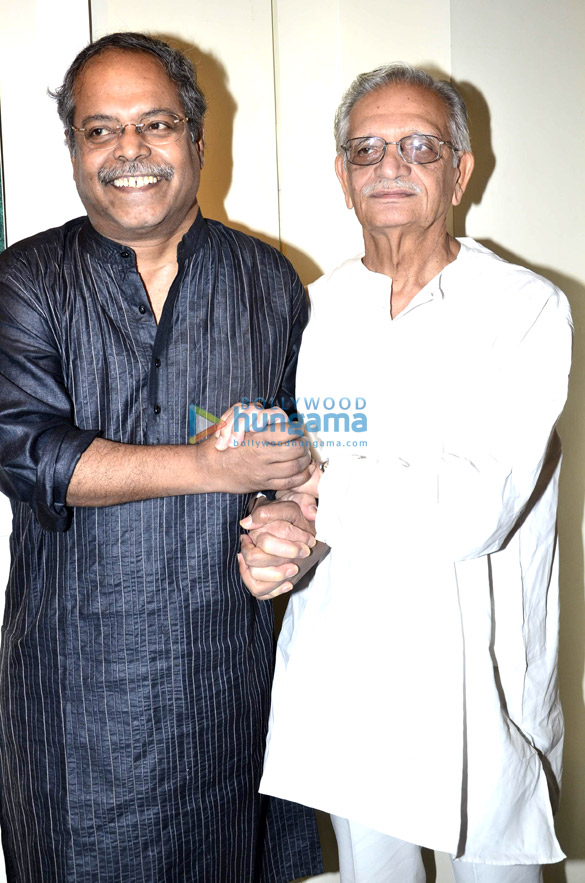 gulzar inaugurates painting exhibition epic on rock shelters 3