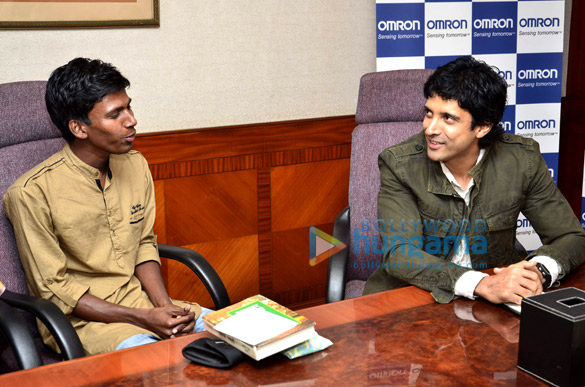 farhan akhtar graces omron campaign for visually impaired 7